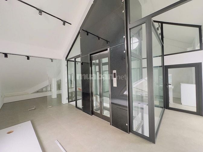 Cho thuê biệt thự Saigon Pearl căn góc, có thang máy, 10x21m, 4 tầng