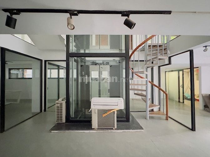 Cho thuê biệt thự Saigon Pearl căn góc, có thang máy, 10x21m, 4 tầng