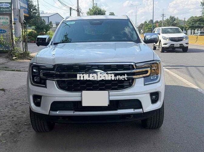 Ford Everest Titanium 2 cầu 2023 Trắng 30000 km