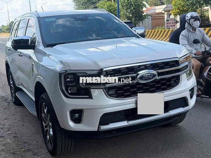 Ford Everest Titanium 2 cầu 2023 Trắng 30000 km