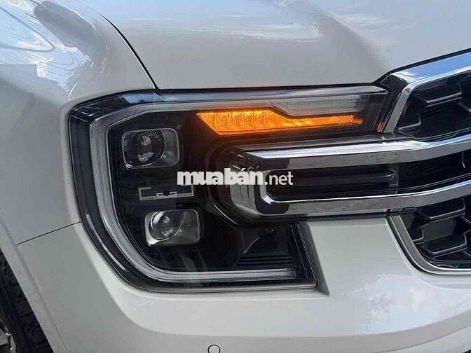 Ford Everest Titanium 2 cầu 2023 Trắng 30000 km