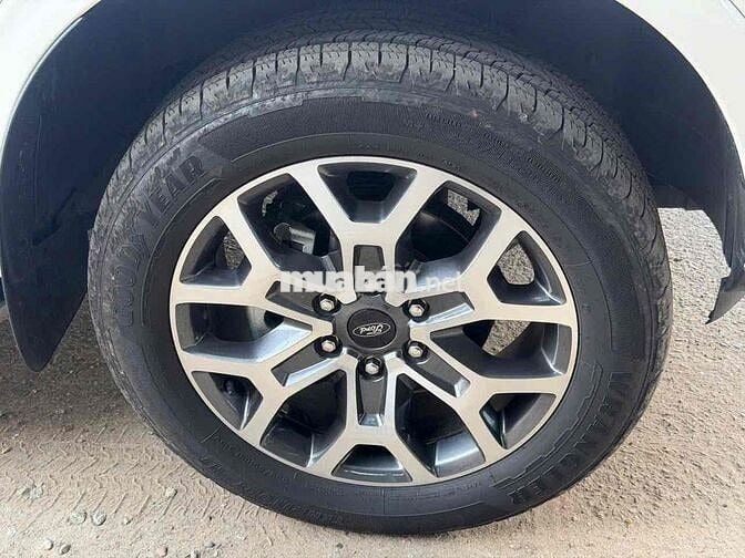 Ford Everest Titanium 2 cầu 2023 Trắng 30000 km