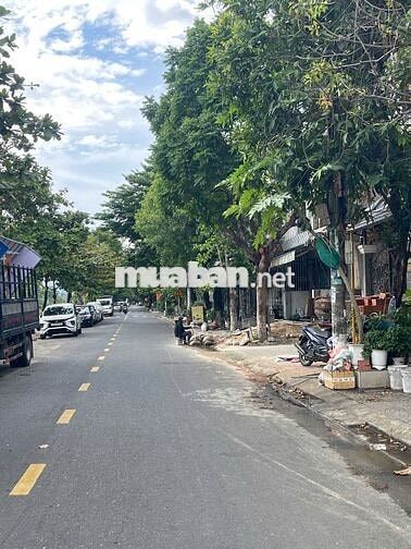 Cho thuê nhà 2 tầng nguyên căn, mặt tiền đường Cần Giuộc