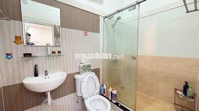 CHO THUÊ CĂN HỘ 2PN 2WC 90m2 VIEW PHÁO HOA QUẬN 1 . FREE PQL