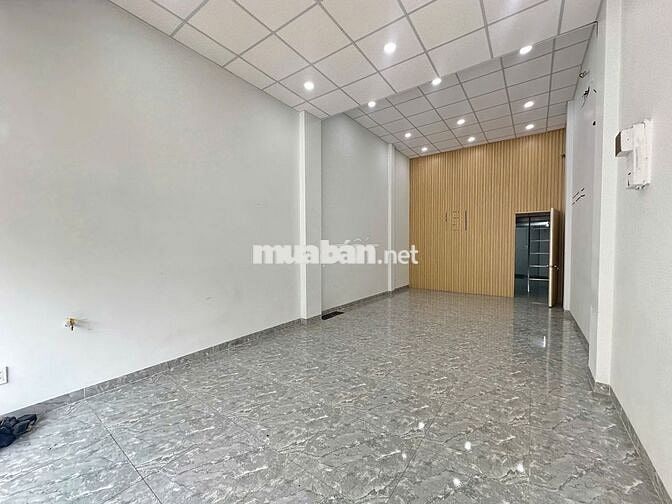 Mặt Tiền Phan Văn Trị 4x18m Trống Suốt 150m2 Có 1 Gác Có Sân Đậu Xe