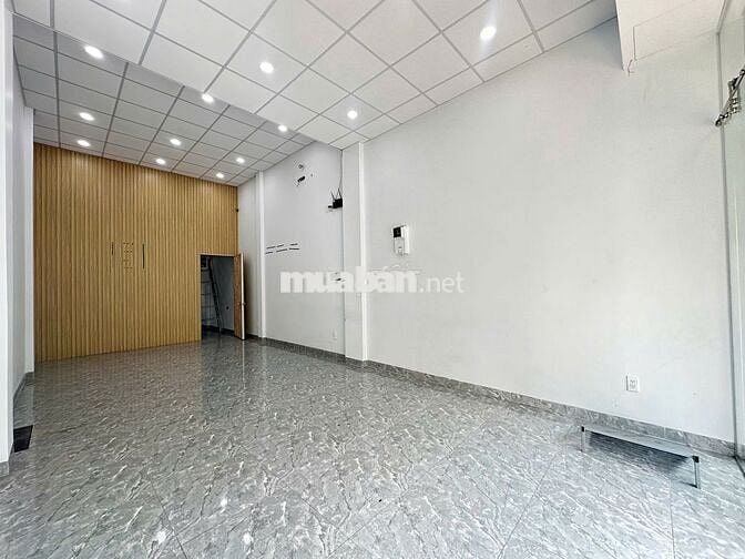Mặt Tiền Phan Văn Trị 4x18m Trống Suốt 150m2 Có 1 Gác Có Sân Đậu Xe