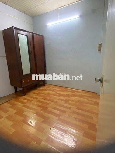 Cho thuê nguyên căn tầng 1, nhà hẻm cụt trung tâm Q1, giá rẻ