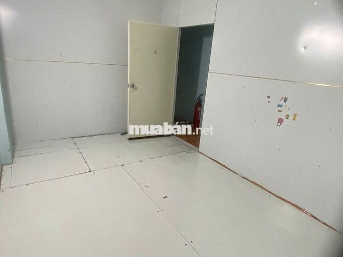 Cho thuê nguyên căn tầng 1, nhà hẻm cụt trung tâm Q1, giá rẻ
