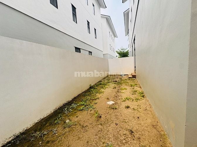 Chính chủ cần bán nhanh Biệt thự 180m2 ( 9x20m ) - đường trước nhà 15,
