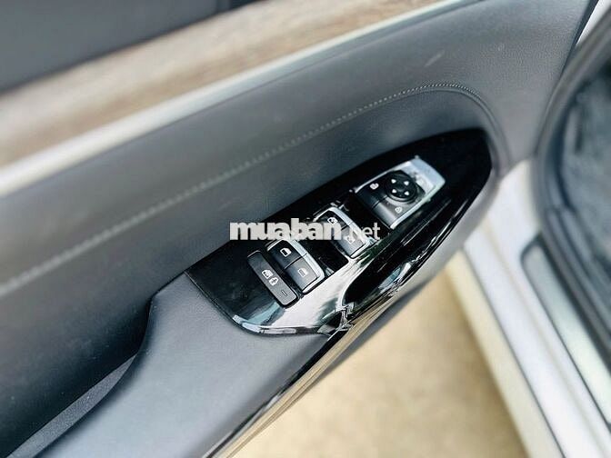 Kia K5 2.0 Premium 2024 Trắng 19.000 km