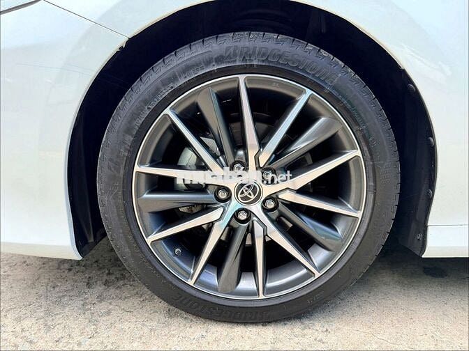 Toyota Camry 2.0Q 2023 Trắng 30.000 km