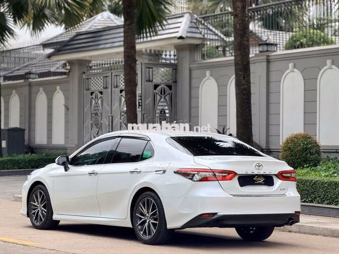 Toyota Camry 2.0Q 2023 Trắng 30.000 km