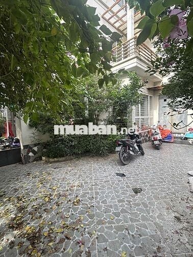 Cho thuê phòng vskk, ban công phố Phan Đình Giót