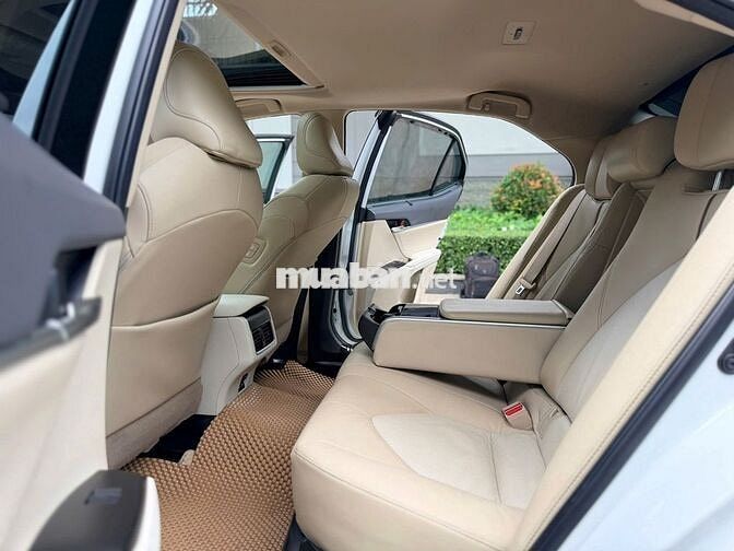 Toyota Camry 2.0Q 2023 Trắng 30.000 km
