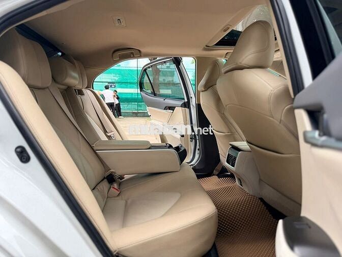 Toyota Camry 2.0Q 2023 Trắng 30.000 km