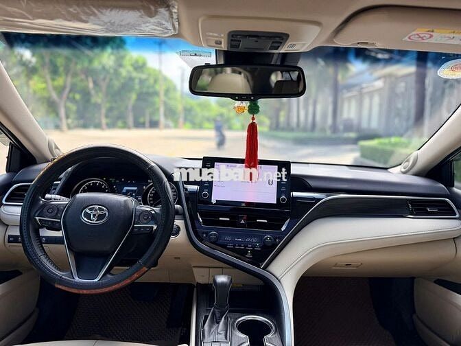 Toyota Camry 2.0Q 2023 Trắng 30.000 km