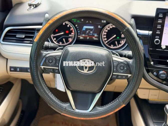 Toyota Camry 2.0Q 2023 Trắng 30.000 km