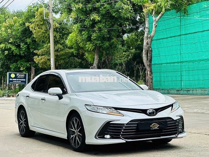 Toyota Camry 2.0Q 2023 Trắng 30.000 km