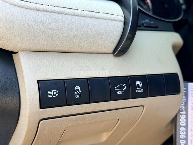 Toyota Camry 2.0Q 2023 Trắng 30.000 km