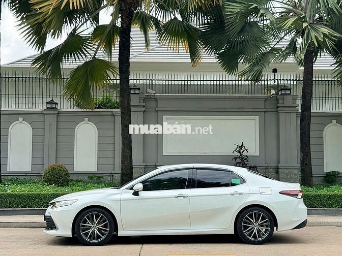 Toyota Camry 2.0Q 2023 Trắng 30.000 km
