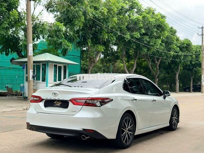 Toyota Camry 2.0Q 2023 Trắng 30.000 km