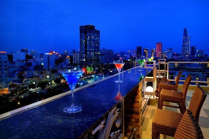 KHÁCH SẠN ELIOS QUẬN 1 TUYẾN NHÂN VIÊN PHỤC VỤ FB