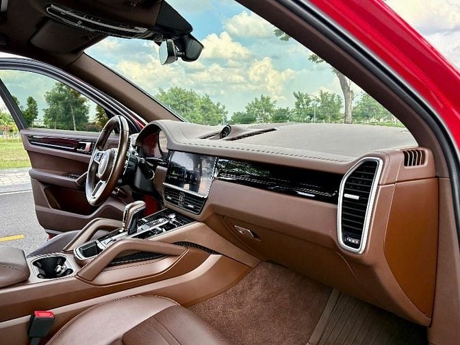BÁN XE PORSCHE CAYENNE MÀU ĐỎ TƯƠI, SẢN XUẤT 2021, XE MỚI ĐẸP