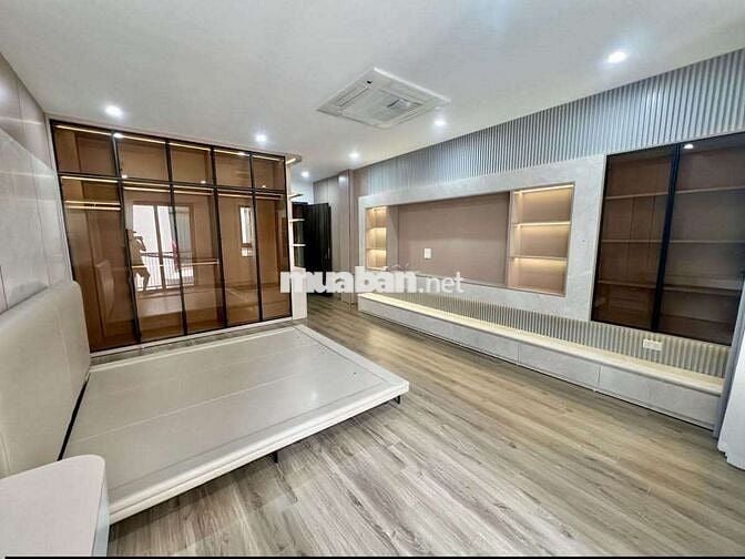 Chỉ 17 tỷ - nhà Trần Quốc Hoàn 40m2 x 7 tầng thang máy xây mới full đồ