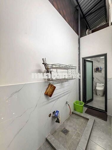 NHÀ 2 LẦU RỘNG - KDC XÂY DỰNG - GIÁP KHU NAM LONG