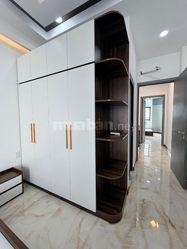 Bán nhà CMT8 Q.10 - 41m2 đất nở hậu 3,5m - 5pn 6wc giá 9,9 tỷ