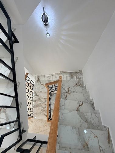 Bán nhà CMT8 Q.10 - 41m2 đất nở hậu 3,5m - 5pn 6wc giá 9,9 tỷ