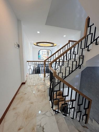 Bán nhà CMT8 Q.10 - 41m2 đất nở hậu 3,5m - 5pn 6wc giá 9,9 tỷ