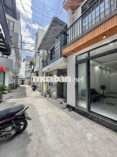 KẾ BÊN CELADON CTY_XE HƠI ĐỔ CỬA_44M2_NHÀ 2 TẦNG_SỔ ĐẸP