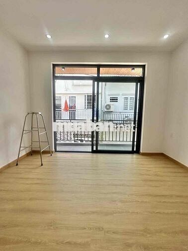 KẾ BÊN CELADON CTY_XE HƠI ĐỔ CỬA_44M2_NHÀ 2 TẦNG_SỔ ĐẸP