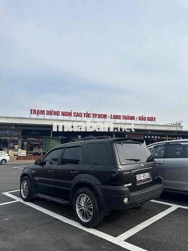 Ford Escape 5 chỗ màu Đen
