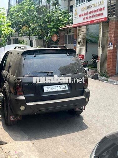 Ford Escape 5 chỗ màu Đen