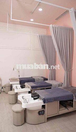 sang nhượng tiệm nail - gội đầu - nối mi ngay ngã 4 CV Làng Hoa gò vấp