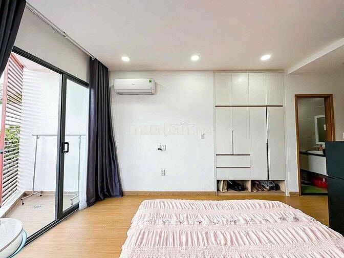 SIÊU PHẨM STUDIO FULL NỘI THẤT, BAN CÔNG SÁT CẦU NGUYỄN VĂN CỪ