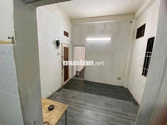 Nhà mặt tiền ngã năm Bình Thạnh vừa 6 người ở vừa kinh doanh siêu rộng