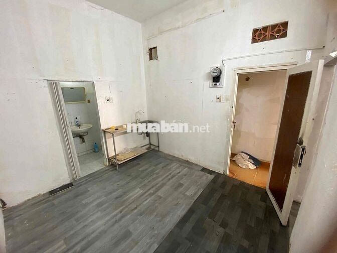 Nhà mặt tiền ngã năm Bình Thạnh vừa 6 người ở vừa kinh doanh siêu rộng