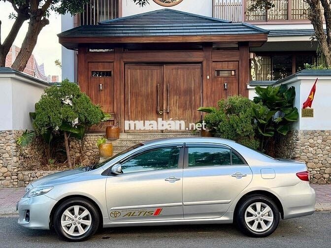 Toyota Corolla Altis 2011 1.8AT Bạc