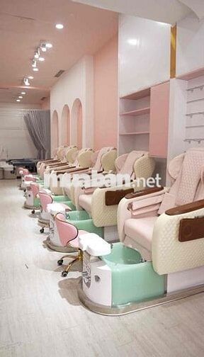 sang nhượng tiệm nail - gội đầu - nối mi ngay ngã 4 CV Làng Hoa gò vấp