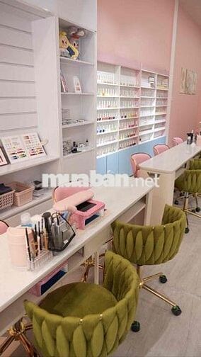 sang nhượng tiệm nail - gội đầu - nối mi ngay ngã 4 CV Làng Hoa gò vấp