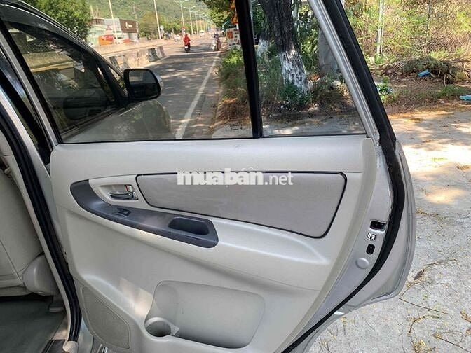 Toyota Innova E 2015 màu Bạc một chủ mua mới