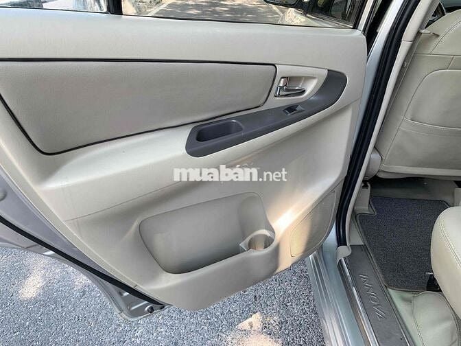 Toyota Innova E 2015 màu Bạc một chủ mua mới