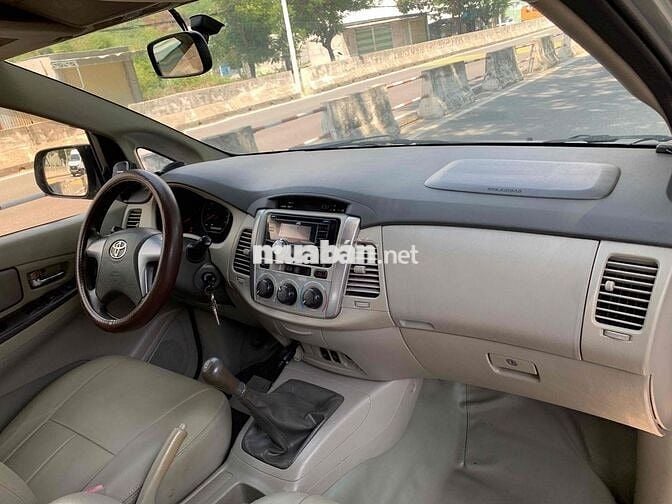 Toyota Innova E 2015 màu Bạc một chủ mua mới