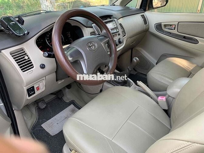 Toyota Innova E 2015 màu Bạc một chủ mua mới