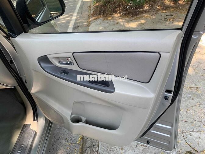 Toyota Innova E 2015 màu Bạc một chủ mua mới
