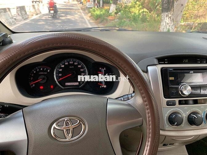 Toyota Innova E 2015 màu Bạc một chủ mua mới