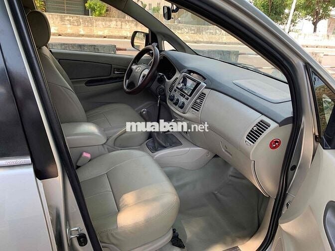 Toyota Innova E 2015 màu Bạc một chủ mua mới